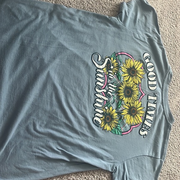 This shirt is in an X-small from Fifth Sun. - Picture 2 of 3